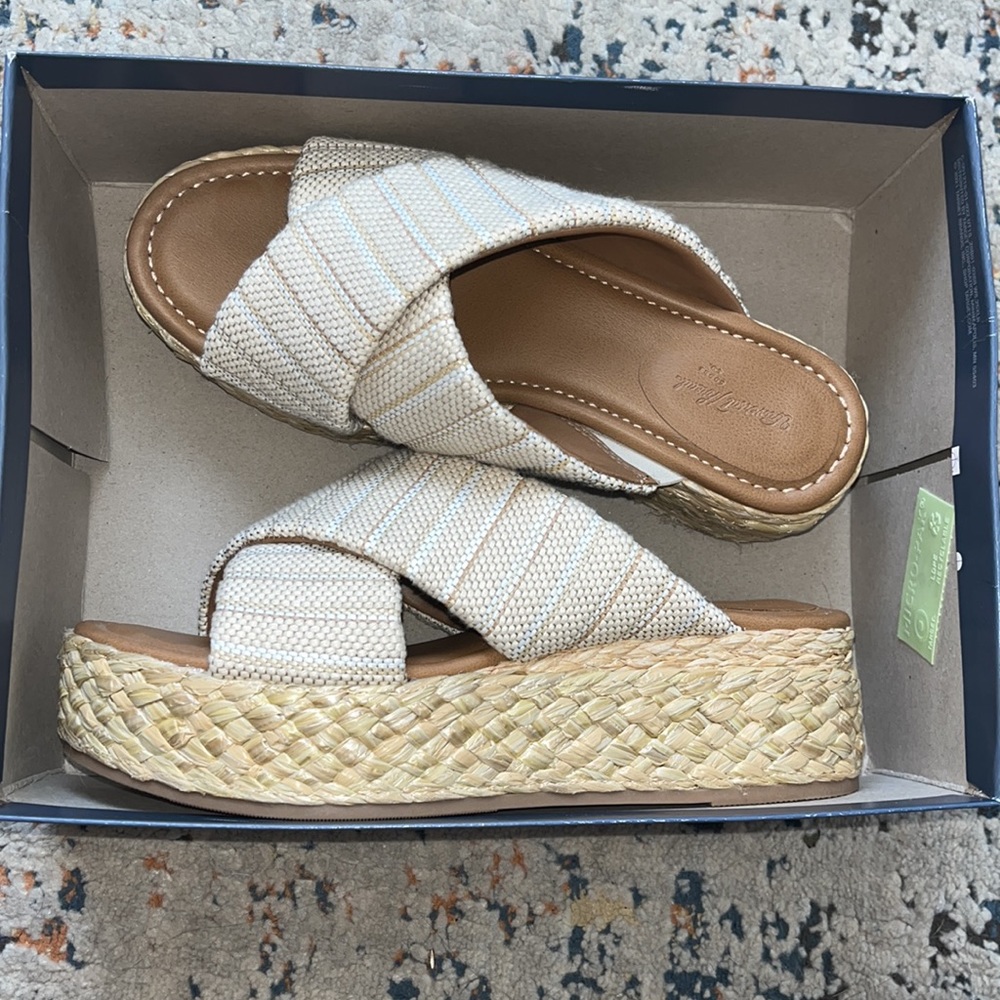 Universal Thread Platform Sandal - image 2